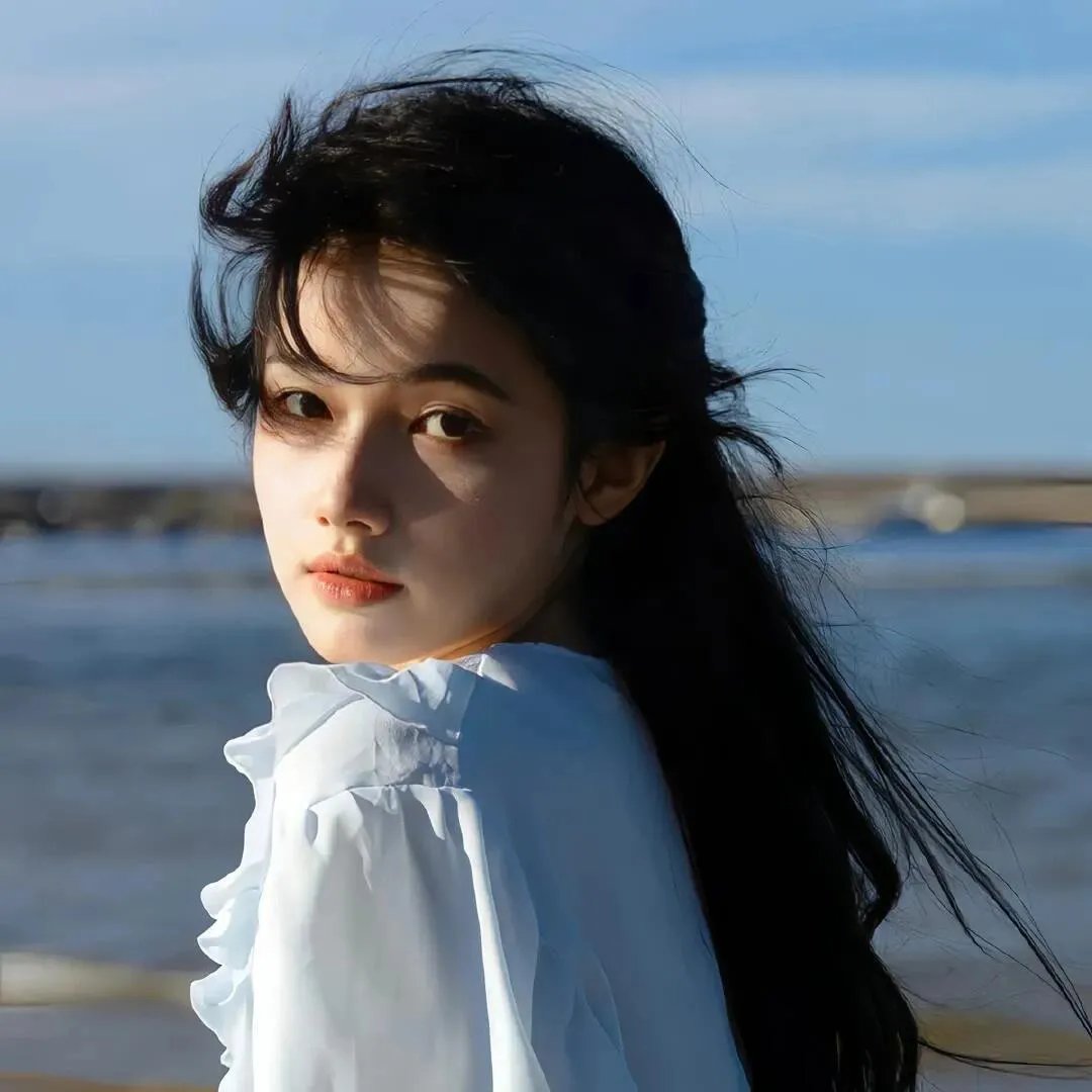 与一位女士合影